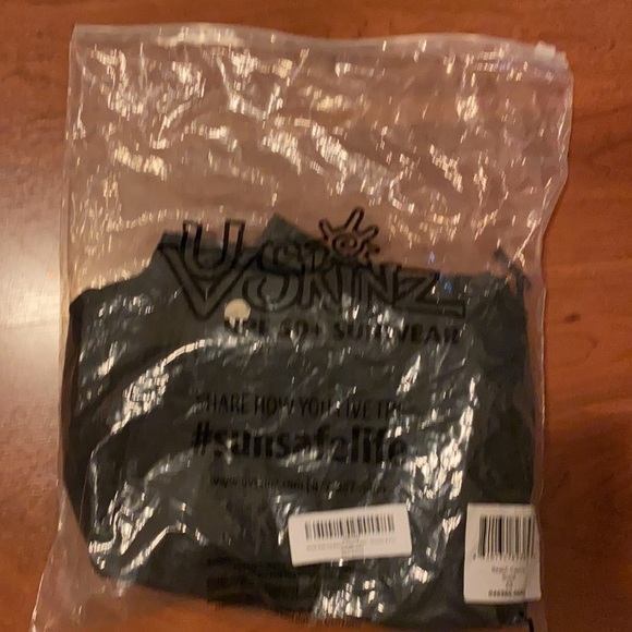 NEW, UPF 50 Black Capris, XS - Picture 5 of 8